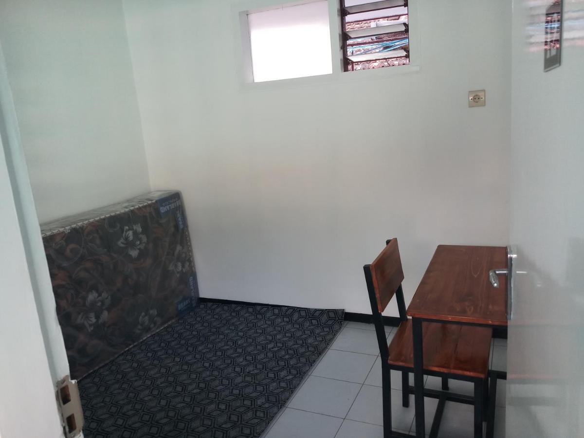 Welirang 20B Homestay - Max 2 Orang Per Kamar Malang Exterior photo